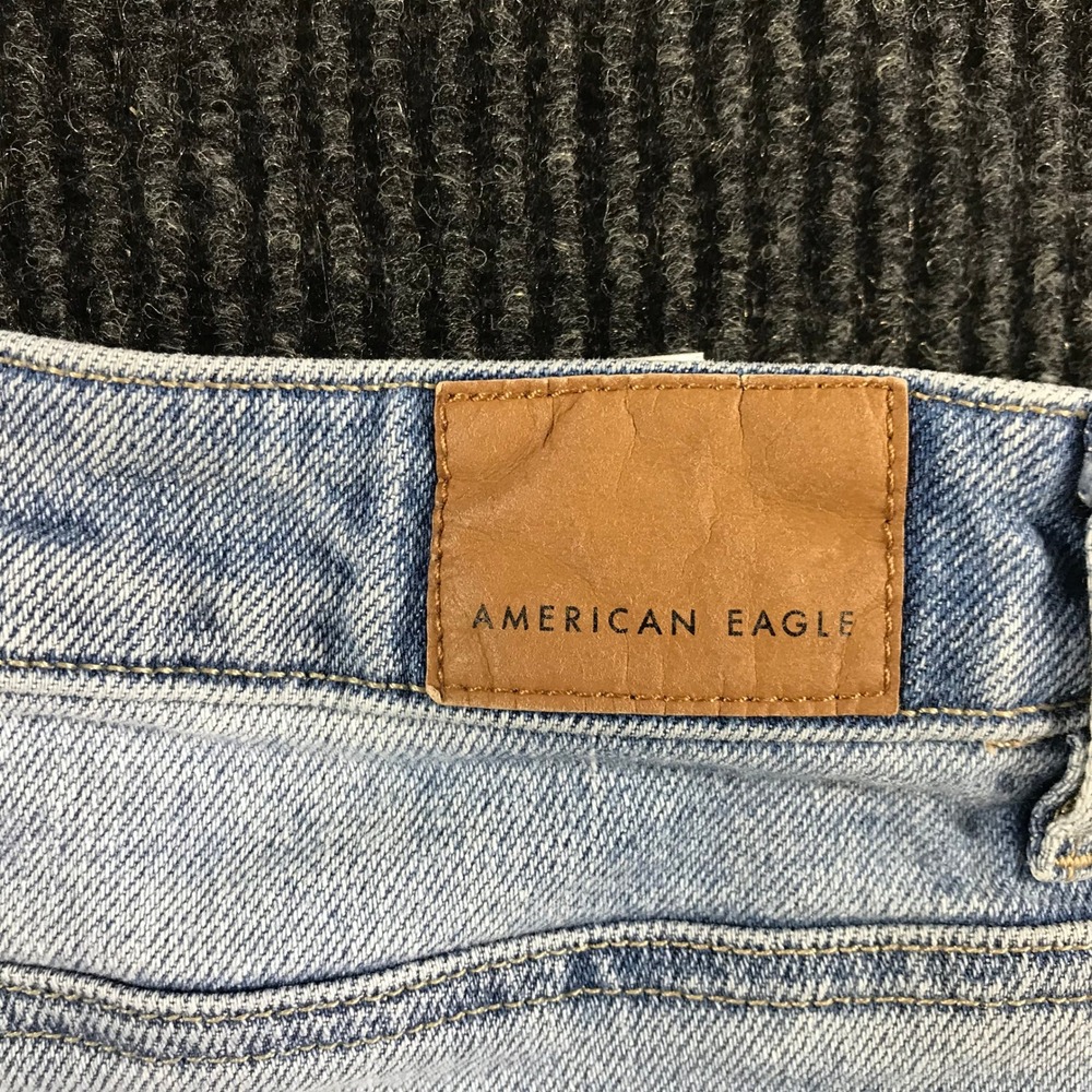 American Eagle Womens Light Wash High Waisted Mom Jeans Stretch Denim Size 10 - Picture 7 of 9